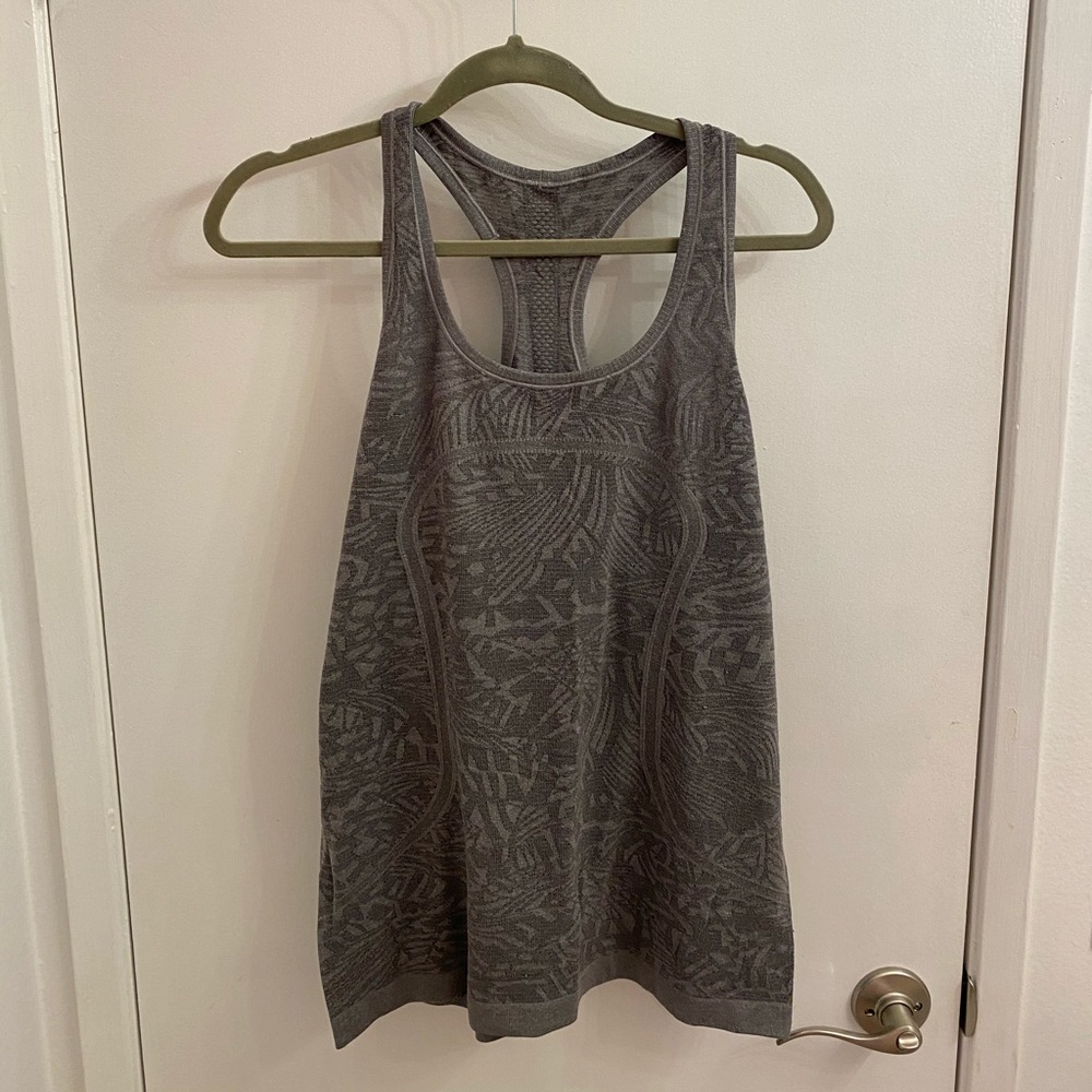 Lululemon Swiftly Tech Razorback - Size 12